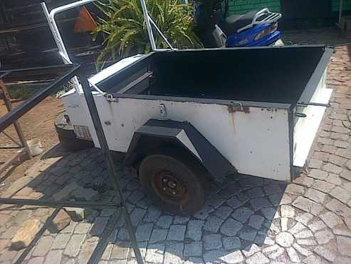 kar trailer met 2 extra rims by,geen papiere nie