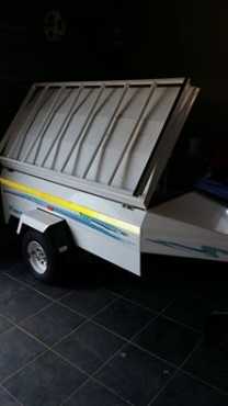 KARET 1800 T BOX BODY TRAILER WITH ROOF RACK.