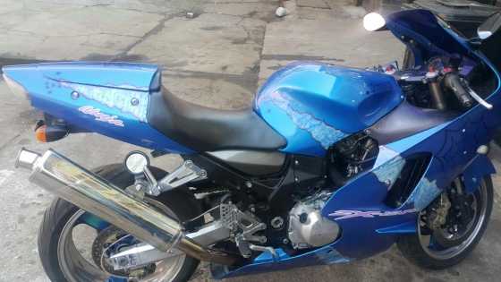 Kawasaki ZX12 2002 model