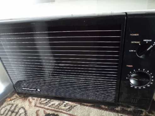 Kelvinator 24 litre microwave oven