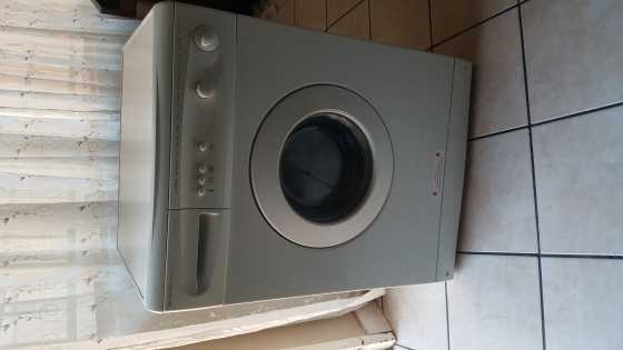 Kelvinator 6.2kg front loader washing machine