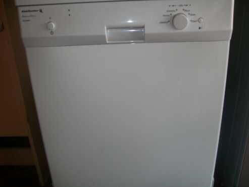 Kelvinator Dishwasher - VERY GOOD CONDITION