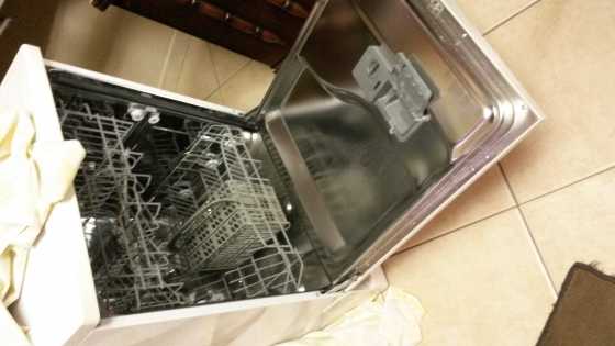 Kelvinator Extreme Clean Dishwasher