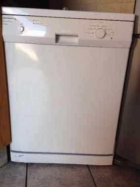 Kelvinator kd12ww1 12 place dishwasher, excellent condition.