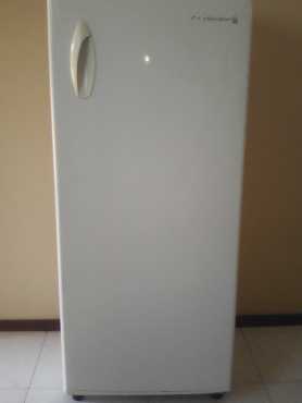 KELVINATOR SINGLE DOOR 240 LITES FRIDGE FOR SALE