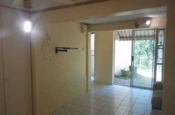 KENSINGTON AREA 1 bedr R2900 pm Avail imm. No pets. No kids.