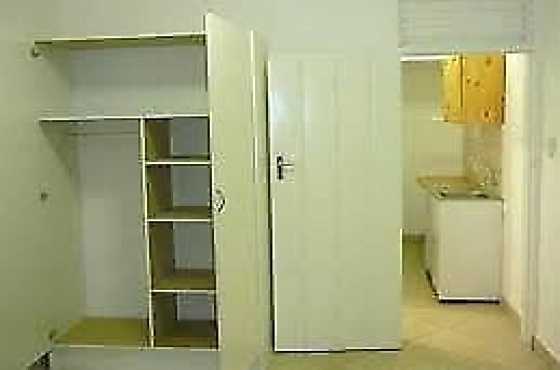 Kensington Bachelor garden cottage to let for R2750 all inclusive, near Eastgate