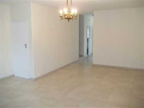 Kew 1bedroomed townhouse 4800.00 excluding lw