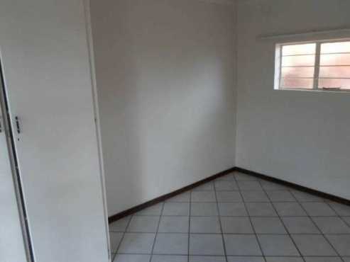 Kew garden cottage to let consisting of 1ved, bath, kitchen, lounge, Rental R3500