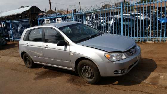 KIA CERATO 2005 STRIPPING FOR SPARES CALL