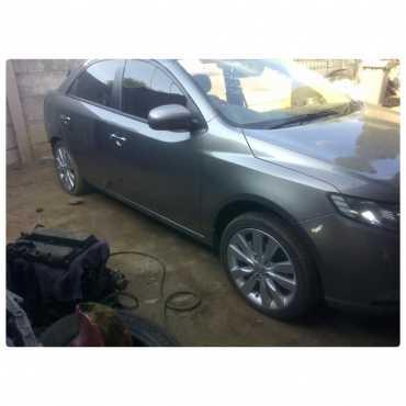 KIA CERATO 2012 STRIPPING FOR SPARES