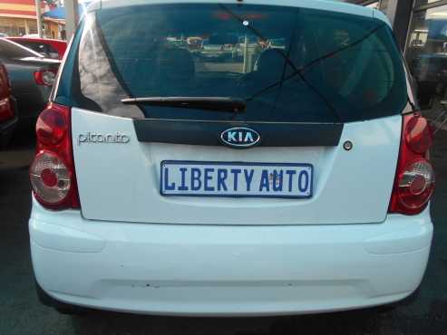 Kia Picanto 1.1 2011  Hatch Back  Manual Drive  90,000 km (White)  R54,000 Excellent Condition