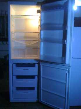 KIC Double door fridgefreezer 367L Like new