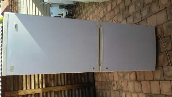 kic fridge freezer 320 liter white