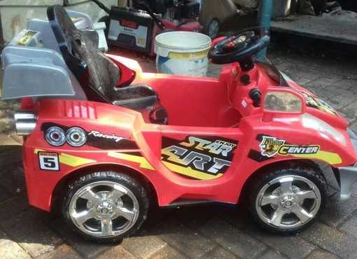 Kiddies car with remote control