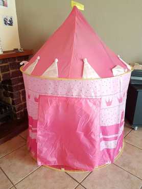 Kids play tent