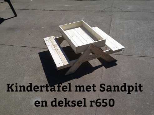 Kinder tafel met sandpit