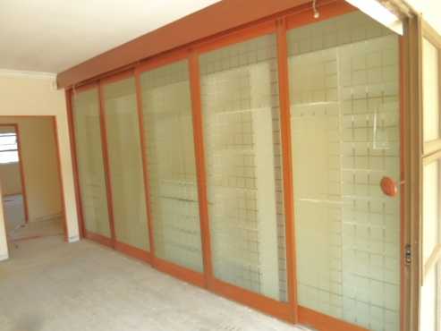 kitchen-Cherry Royale Bic with sliding Doors