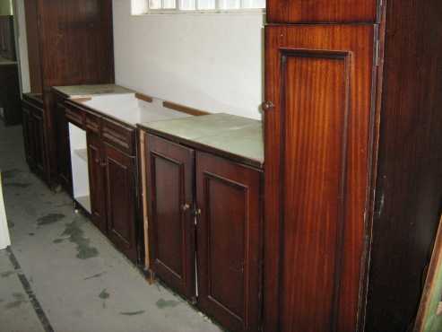 kitchen - Old Veneer Varnished kitchen  with 22mm Old formica counter