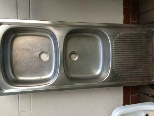 Kitchen sink double basin