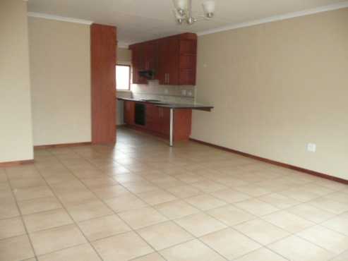 KRUGERSDORP - Spacious neatly kept townhouse