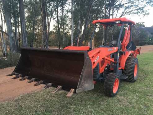 Kubota L39 TLB with low hours