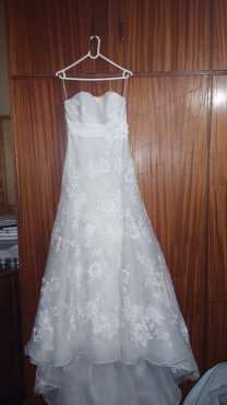 Lace wedding dress