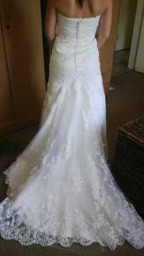 Lace wedding dress