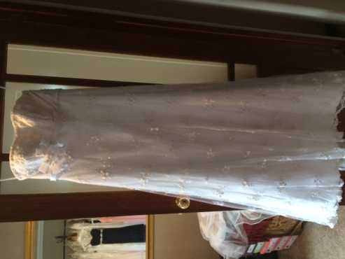 Lace wedding gown for sale