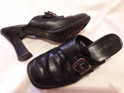 Ladies black slip in heel shoes for sale  S14