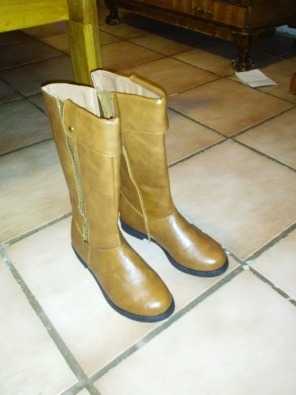 Ladies boots size 3