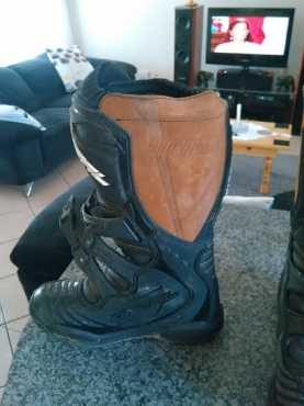 Ladys Oneal offroad boots size 9 (MAKE ME AN OFFER)