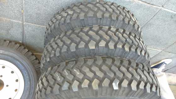 Land-rover Defender 16039039 rims and tyres available now