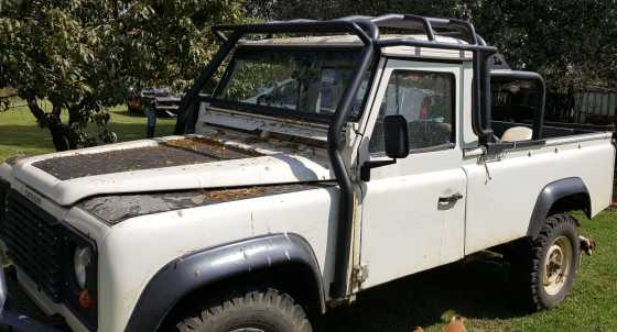 Land Rover Defender Pick-up Roll Cage