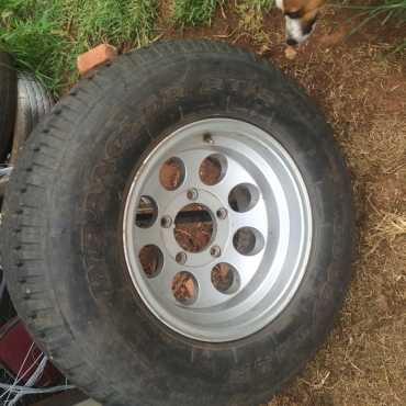 Landgruiser max 5 hole 16 inch wrangler tyres