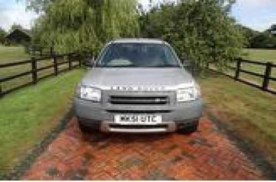 LANDROVER FREELANDER 2000 MODEL. LEATHER INTERIOR AND TOYOTA ENGINE R35000.