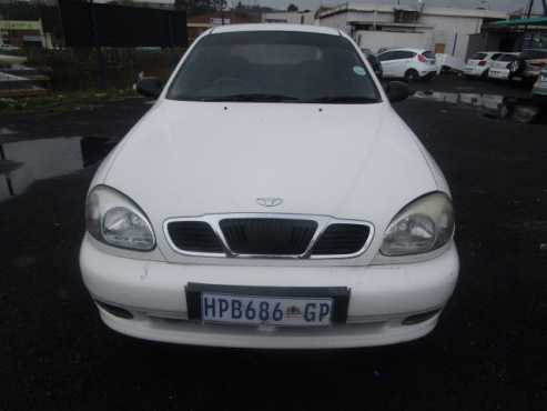 Lanos Daewoo, 1999 model, 116000km, 4-door, factory ac, cd player, central locking, white in color