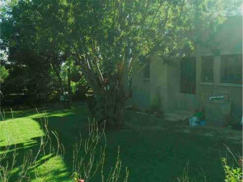 Large 2 bedroom cottage to share near the Copperleaf Golf Estate