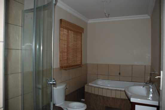 LARGE 2 BEDROOM TOWNHOUSE IN CENTURION