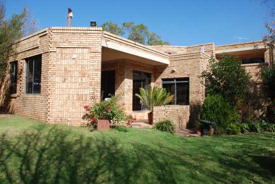 LARGE 3 BEDROOM HOUSE IN CENTURION