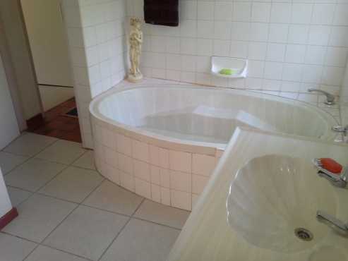 LARGE ENSUITE FULLY FURNISHED MASTER BEDROOM FOR RENT