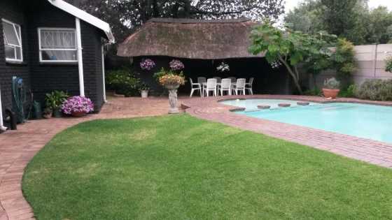 LARGE FAMILY HOME - CLOSE TO N17 AND SHOPPING MALL