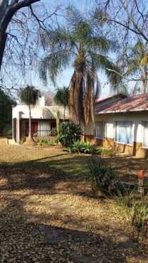 Large Family house with flat in Waverley Pretoria