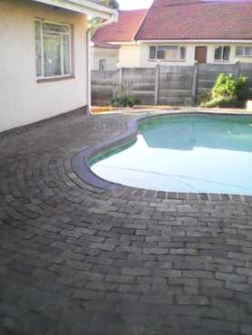 Large fully furnished flat with BIC to rent, kitchen with cooking utilities, pool, braai area