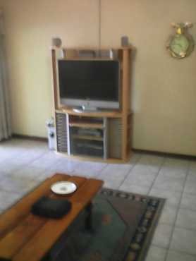 Large fully furnished room with BIC to rent in house to share