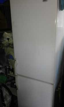 Large KIC  FridgeFreezer Second Hand  Good Condition  Capacity 393l FOR SALE