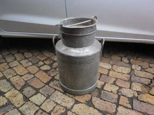 Large milk can  Groot melkkan