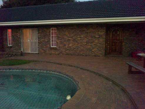 Large Modern Bachelor Garden Flat - Edenvale East Rand