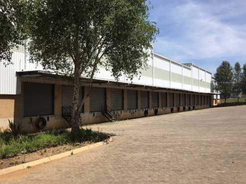 LARGE WAREHOUSE  FACTORY  DISTRIBUTION CENTRE TO LET IN LAULARDIA, CENTURION