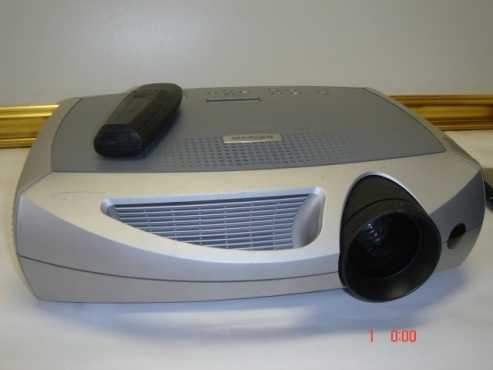 LCD PROJECTOR IN FOCUS Mod LP820Gen300, Remote, New Lamp